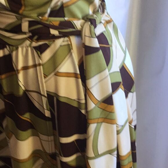 Wrap style dress with matching belt in size 4 by PANIZ geo pattern - Picture 8 of 14